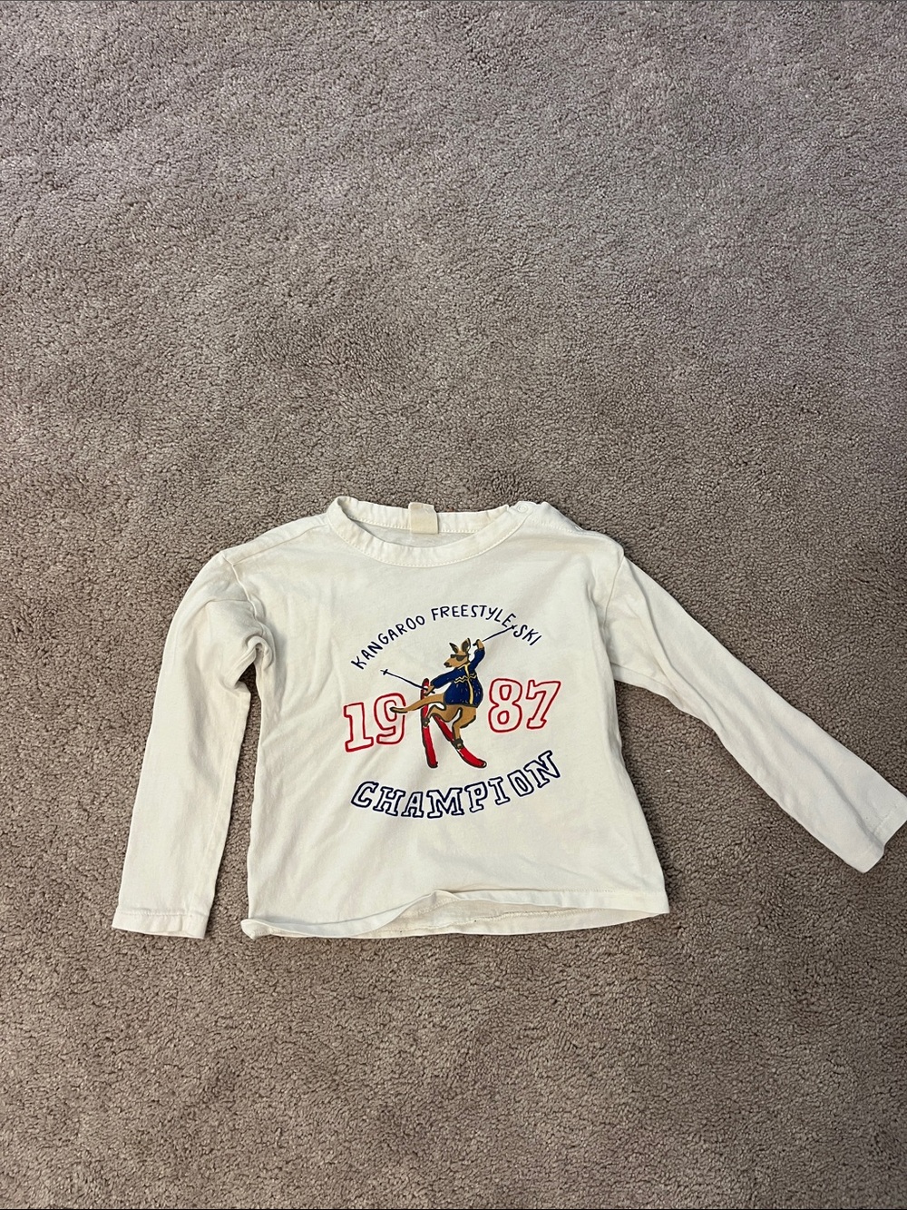 🍼Tucker + Tate Cream Long Sleeve Tee with Red & Blue Kangaroo Graphic🍼